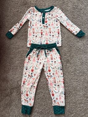 SweetHoney White Nutcracker & Ballerina Print Pajama Set with Green Trim jogger